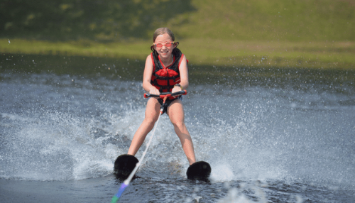 girl waterskiing